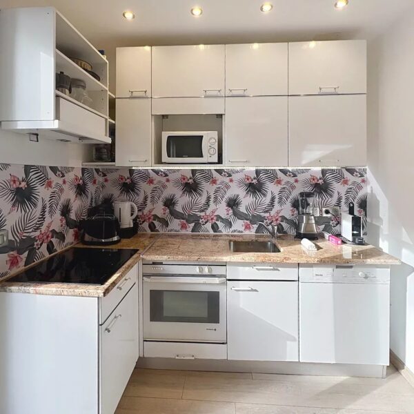 Apartment Cannes Anglais : 2 bedrooms, sleeps 7, south-facing balcony, mezzanine