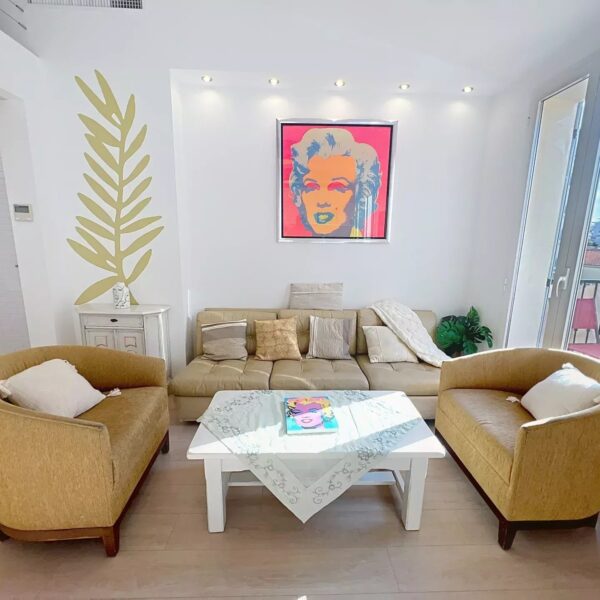 Appartement Cannes Anglais : 3 / 4 pièces, 7 personnes, balcon sud, mezzanine