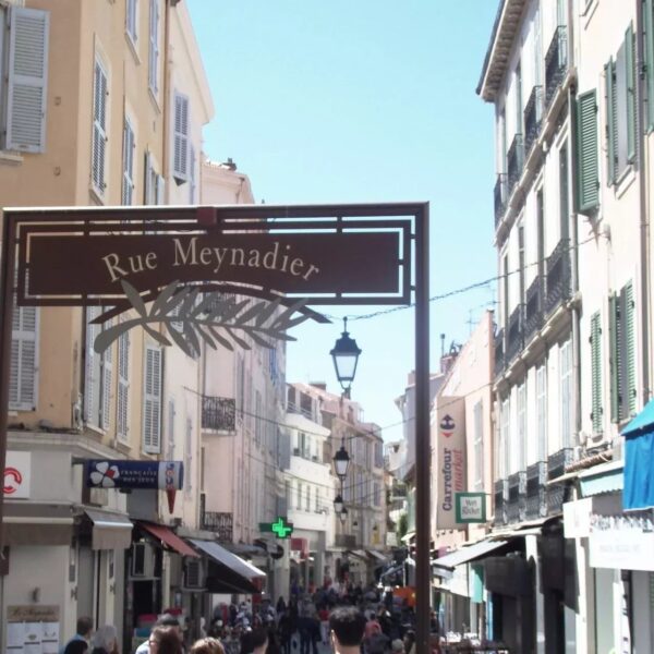 Appartement Cannes : grand 2 pièces, 4 personnes, balconnet, proche Palais