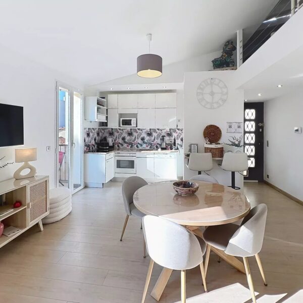 Appartement Cannes Anglais : 3 / 4 pièces, 7 personnes, balcon sud, mezzanine