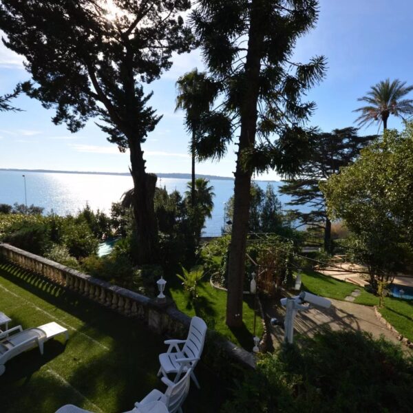Villa Cannes : magnificent renovated villa, sea view, swimming pool, garden, reception room