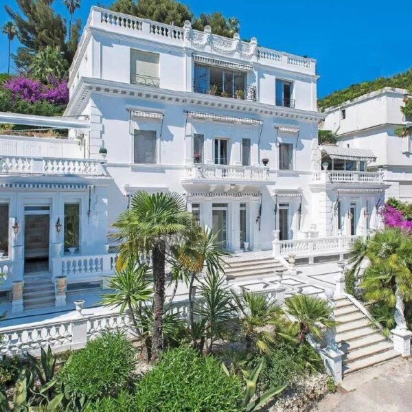 Villa Cannes : magnificent renovated villa, sea view, swimming pool, garden, reception room