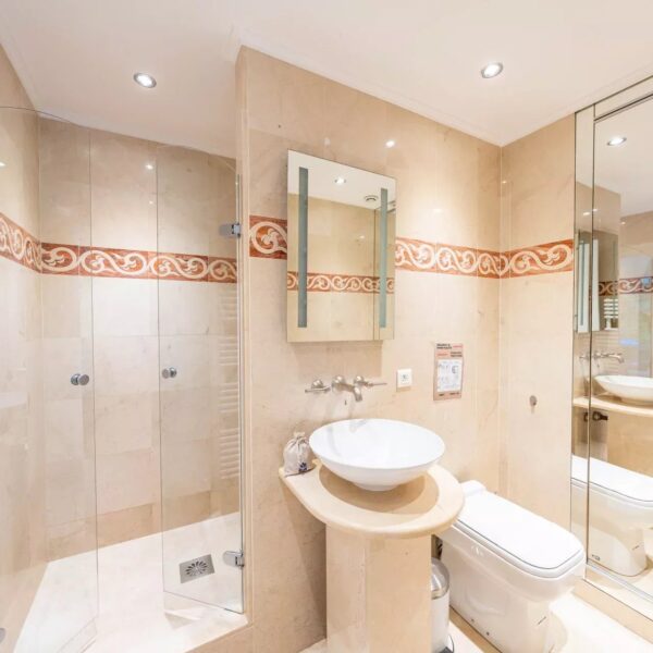 Cannes : Luxueux appartement 4 chambres avec jardin sur la Croisette