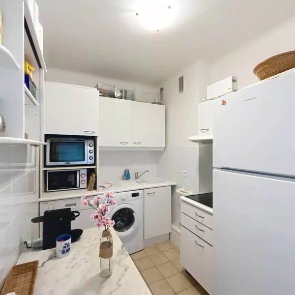 Cannes: charming 2-room apartment with terrace close to city center