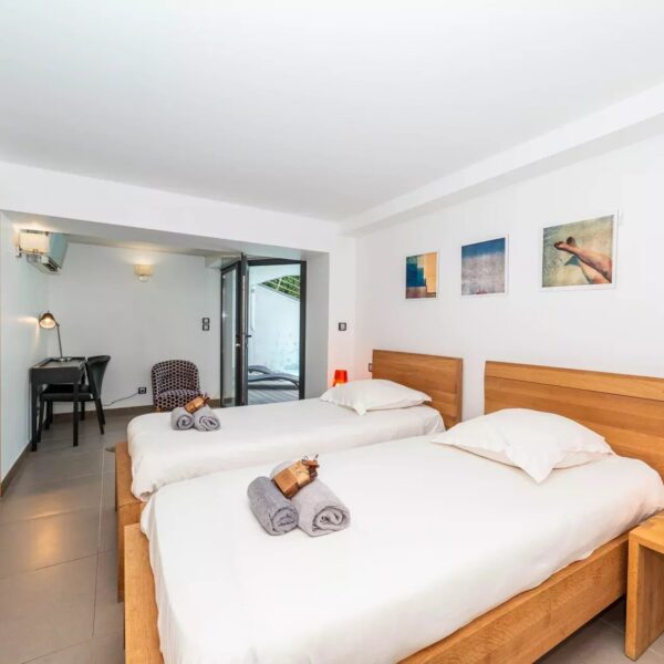 Cannes : Luxury Villa 6 bedrooms with swimming pool – Croisette