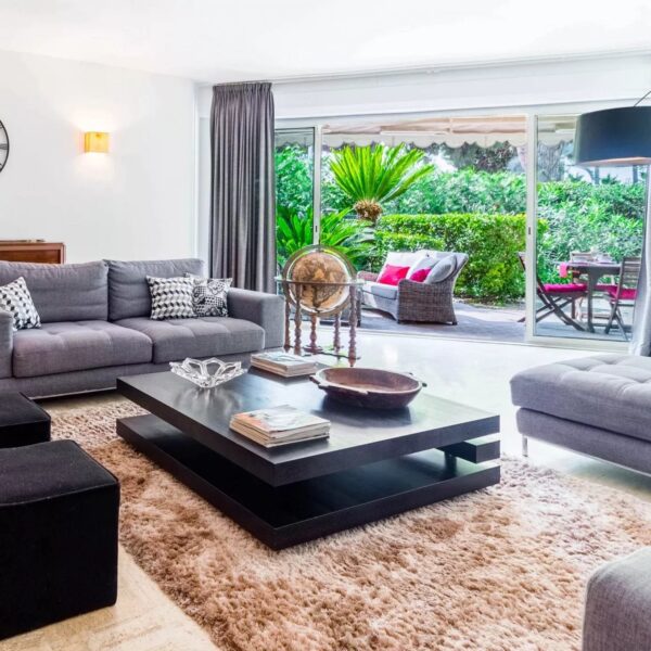 Cannes : Luxueux appartement 4 chambres avec jardin sur la Croisette