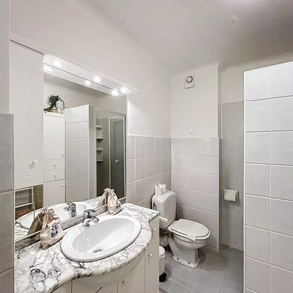 Cannes: charming 2-room apartment with terrace close to city center