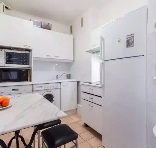 Cannes : charmant 2 pièces avec terrasse proche centre ville