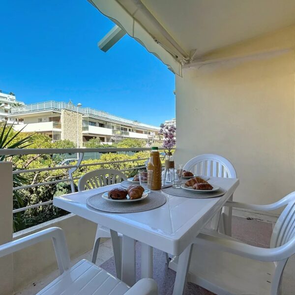 Cannes : charmant 2 pièces avec terrasse proche centre ville