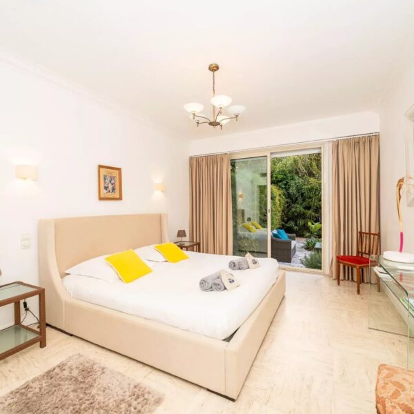 Cannes : Luxueux appartement 4 chambres avec jardin sur la Croisette