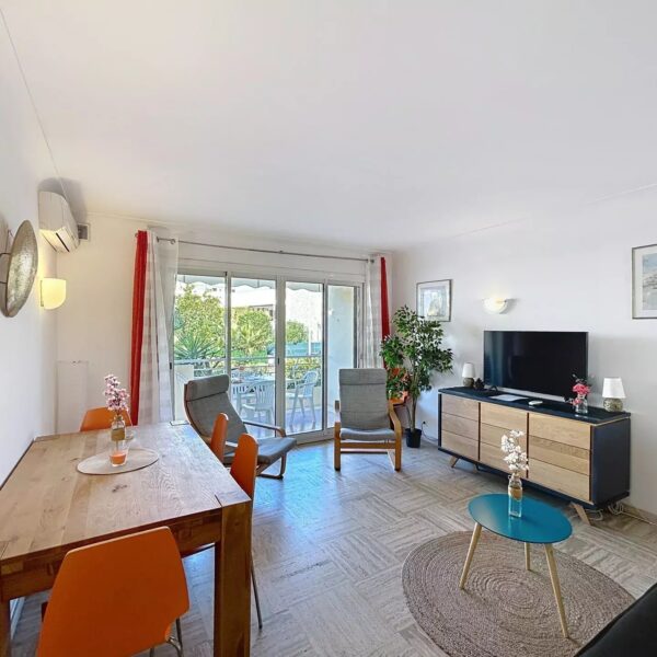 Cannes: charming 2-room apartment with terrace close to city center