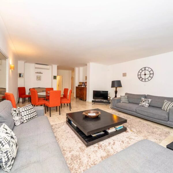 Cannes : Luxueux appartement 4 chambres avec jardin sur la Croisette