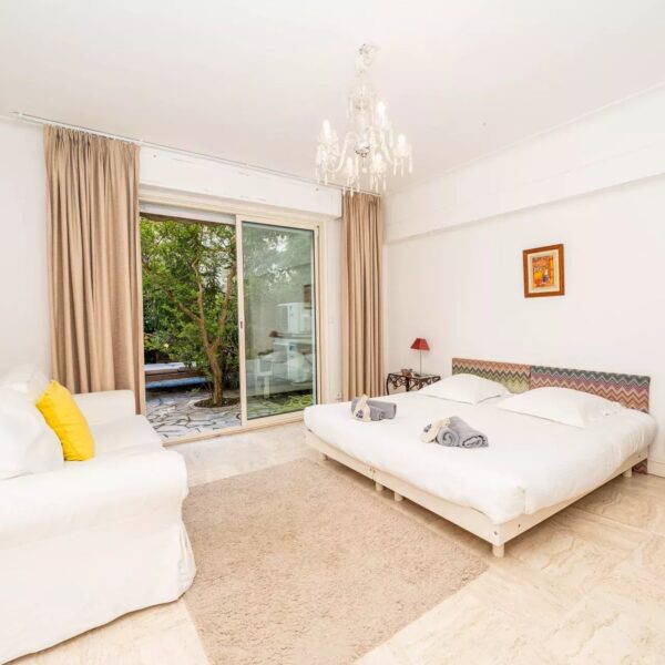 Cannes : Luxueux appartement 4 chambres avec jardin sur la Croisette