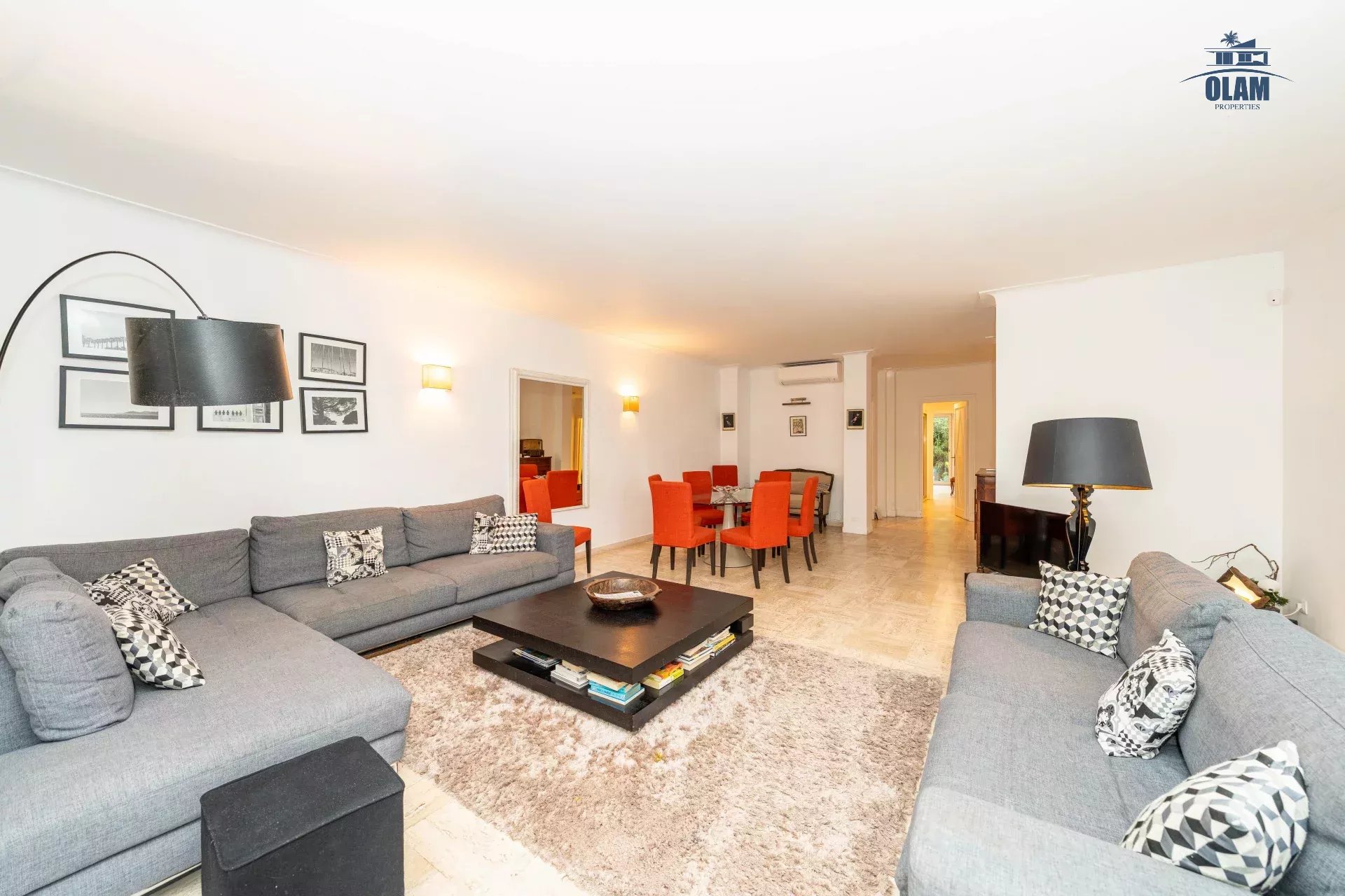 Cannes: luxuous 4 BRs apartment with gardens on La Croisette