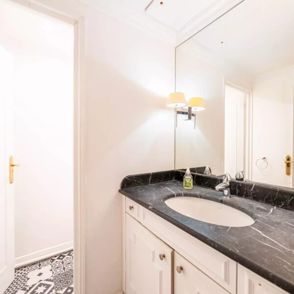 Cannes : Luxueux appartement 4 chambres avec jardin sur la Croisette