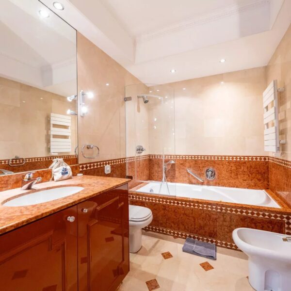 Cannes : Luxueux appartement 4 chambres avec jardin sur la Croisette