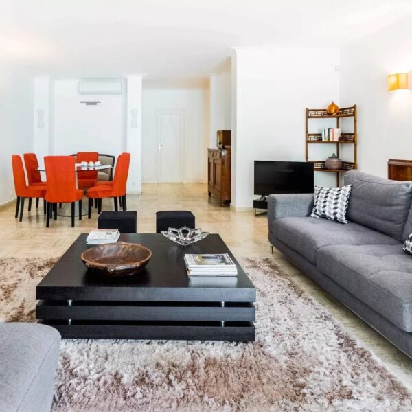 Cannes: luxuous 4 BRs apartment with gardens on La Croisette