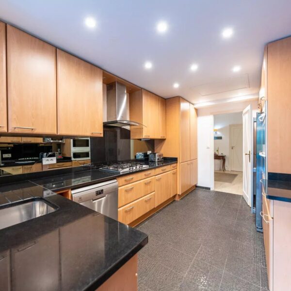 Cannes : Luxueux appartement 4 chambres avec jardin sur la Croisette