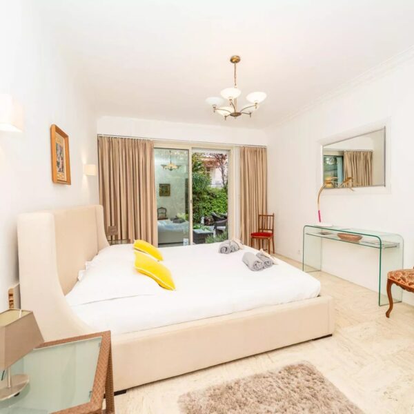 Cannes : Luxueux appartement 4 chambres avec jardin sur la Croisette
