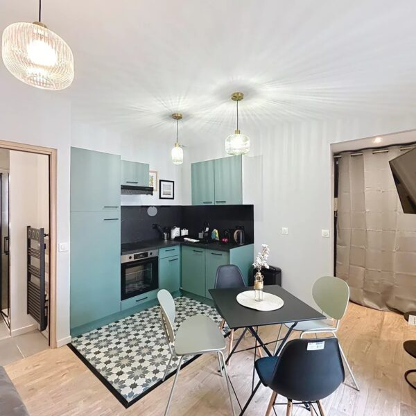 Cannes : Joli T2 cozy en centre ville, rue piétonne, Croisette à 1 minute