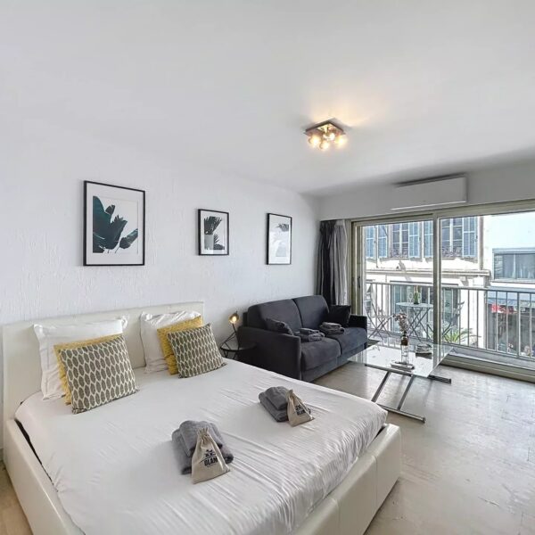 Cannes: charming, quiet studio in the city center