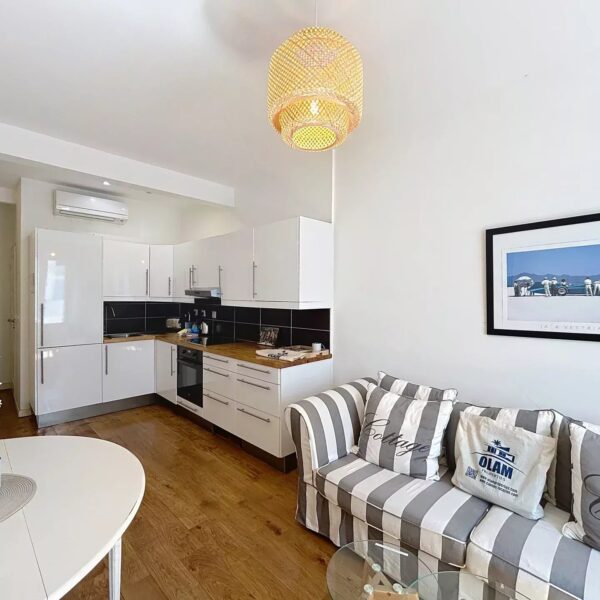 Appartement Cannes : 2 Pièces avec balconnet, quartier branché de Cannes