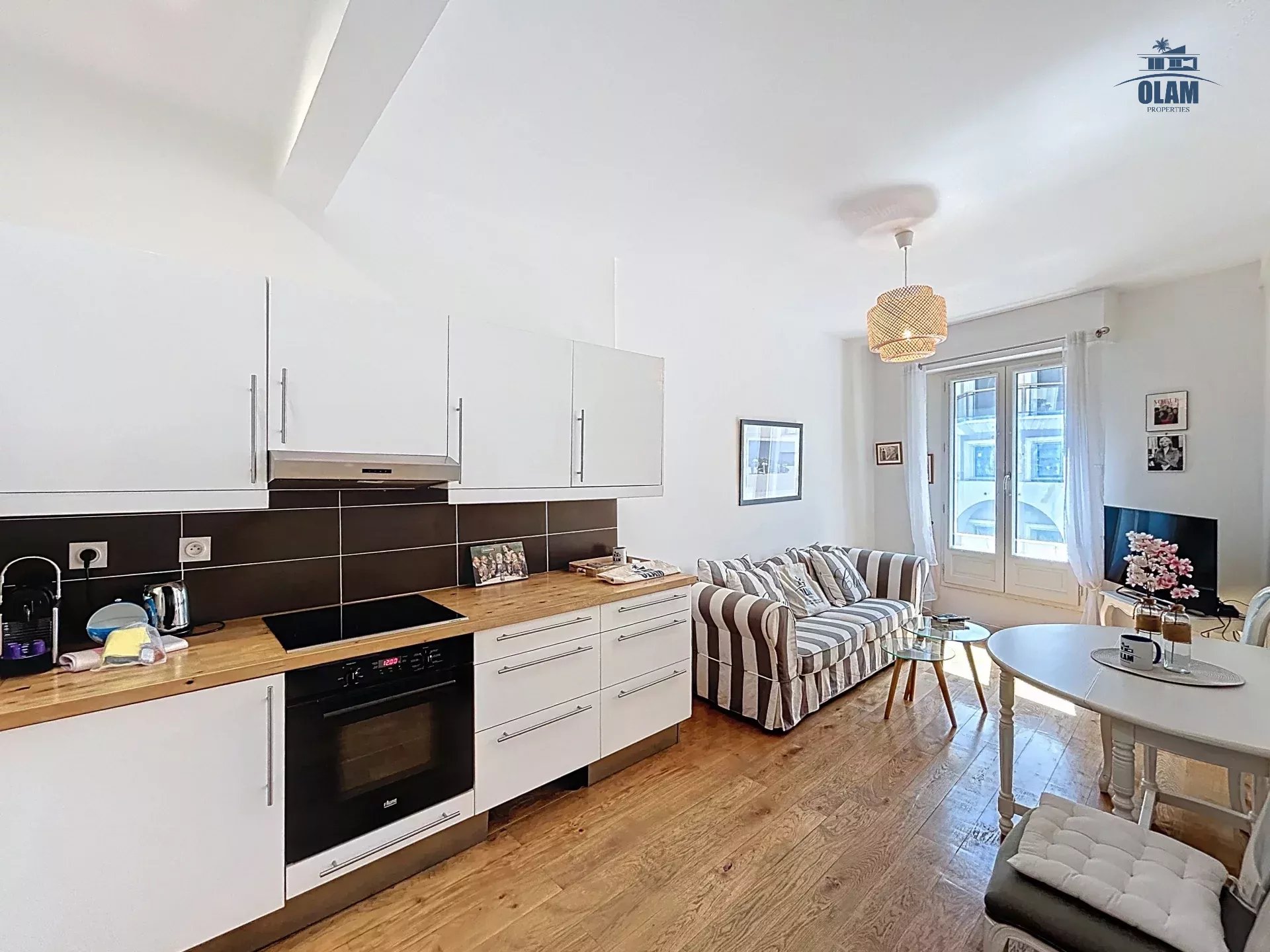 Appartement Cannes : 2 Pièces avec balconnet, quartier branché de Cannes