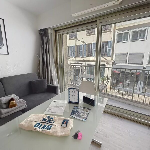 Cannes: charming, quiet studio in the city center