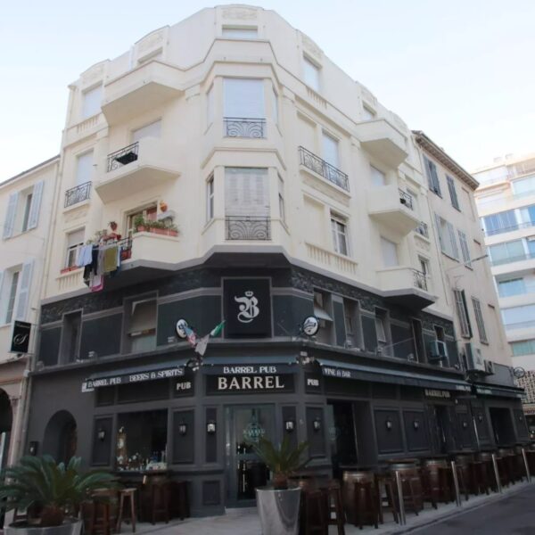 Appartement Cannes : 2 Pièces avec balconnet, quartier branché de Cannes