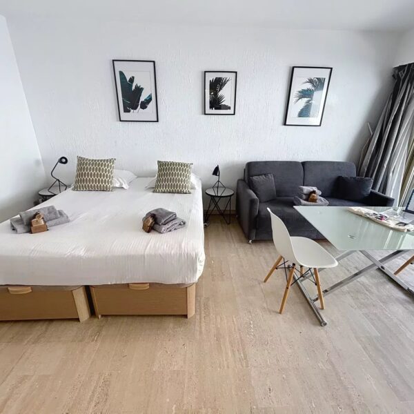 Cannes: charming, quiet studio in the city center