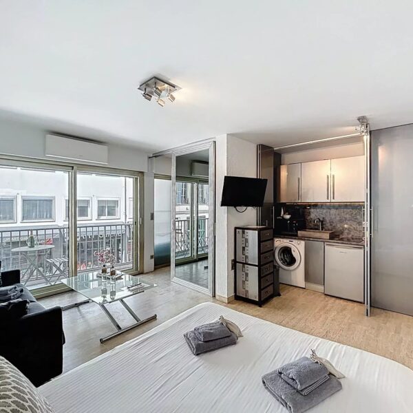 Cannes: charming, quiet studio in the city center