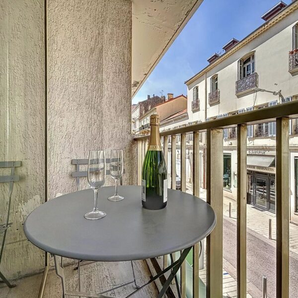 Cannes: charming, quiet studio in the city center