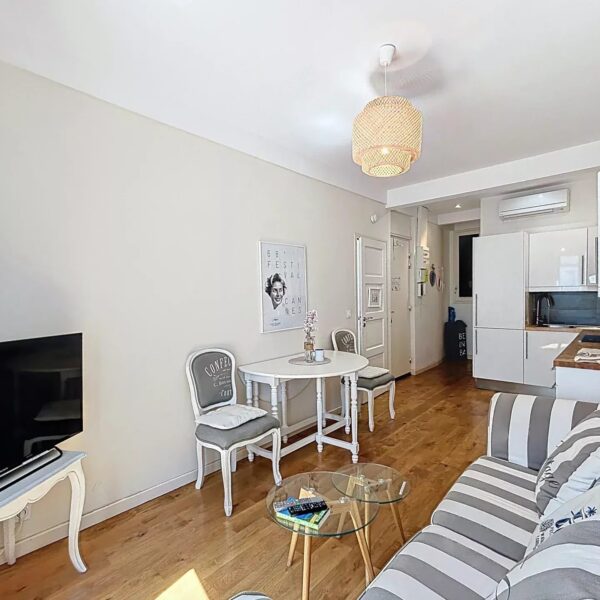 Appartement Cannes : 2 Pièces avec balconnet, quartier branché de Cannes