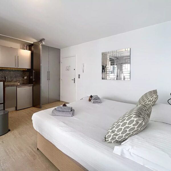 Cannes: charming, quiet studio in the city center