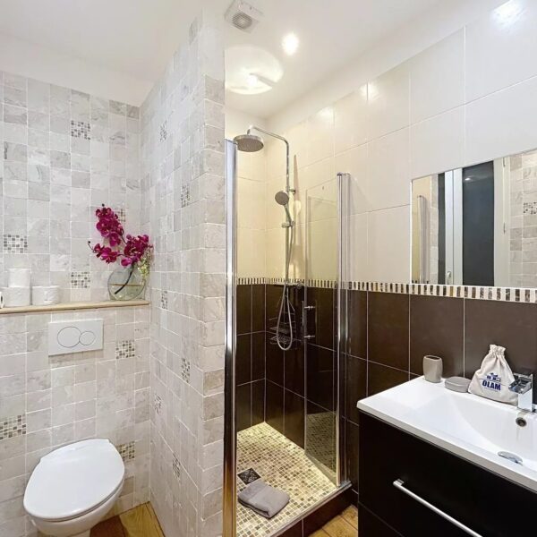 Appartement Cannes : 2 Pièces avec balconnet, quartier branché de Cannes