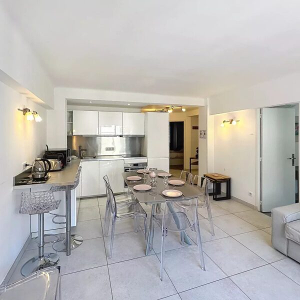 Cannes apartment: superb bright 4-room apartment, residence with elevator, open kitchen