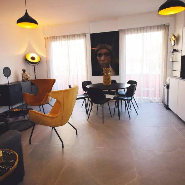 Apartment Cannes: 2-bedrooms with balcony, near beaches and Croisette