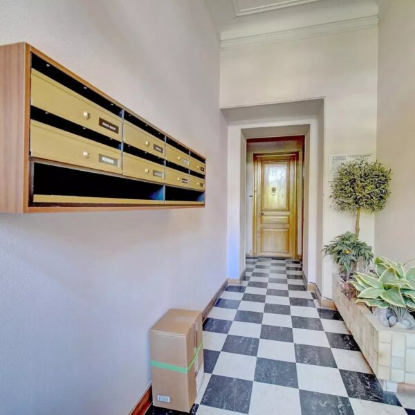 Cannes Montfleury apartment: superb bourgeois 2-bedrooms apartment near rue d’Antibes