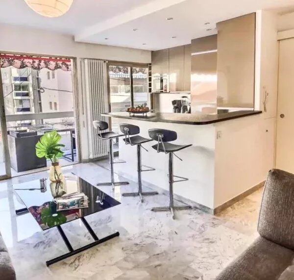 Cannes : secteur Palm Beach – 1 chambre – Vue mer