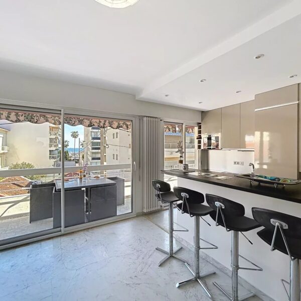 Cannes : secteur Palm Beach – 1 chambre – Vue mer