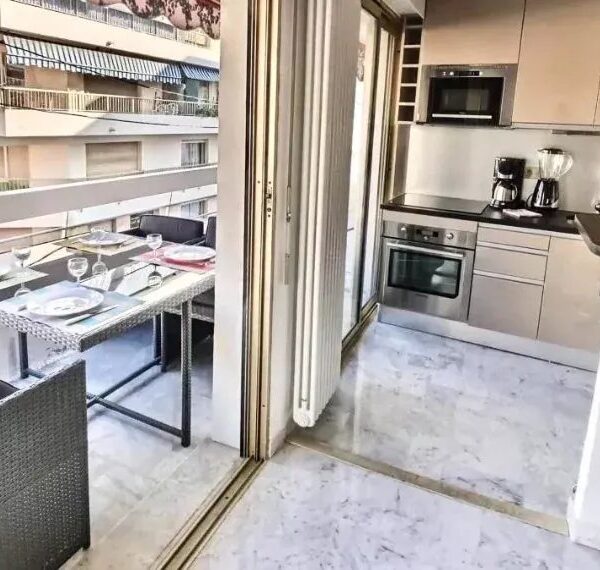 Cannes: Palm Beach area – 1 bedroom – Sea view