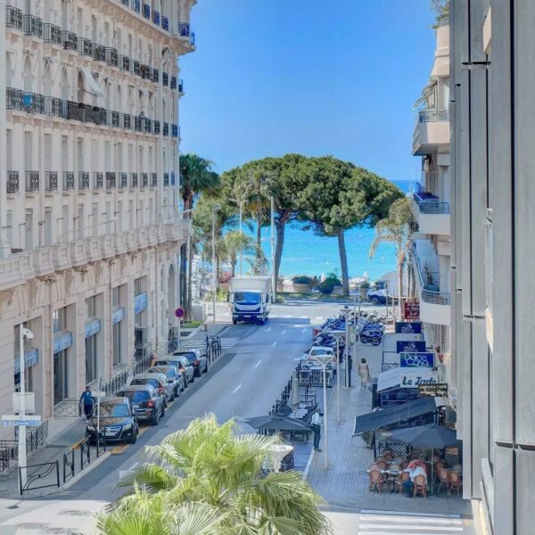 Apartment Cannes: spacious 1-bedroom apartment ideally located, sea view
