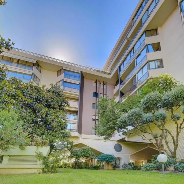 Appartement Cannes : spacieux 2 pièces idéalement situé, vue mer