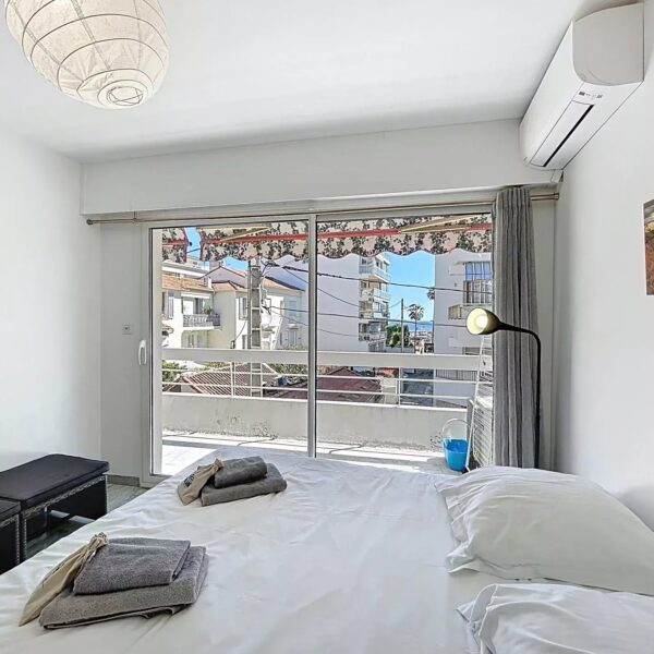 Cannes: Palm Beach area – 1 bedroom – Sea view