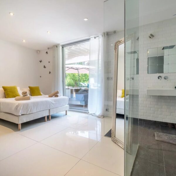 Cannes: gorgeous modern quiet villa swimming pool, premium amenities