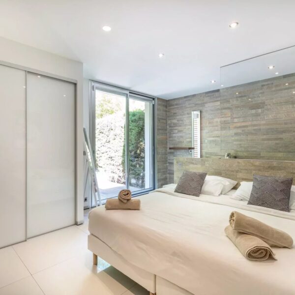 Cannes: gorgeous modern quiet villa swimming pool, premium amenities