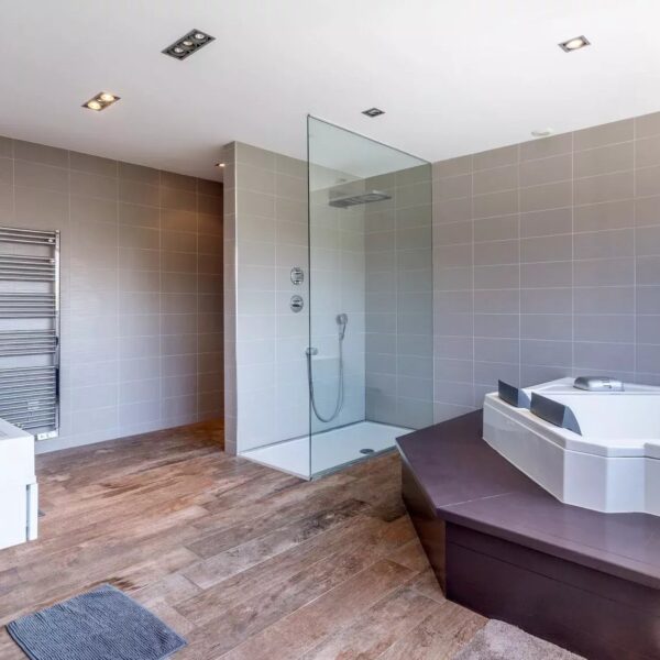 Cannes: gorgeous modern quiet villa swimming pool, premium amenities