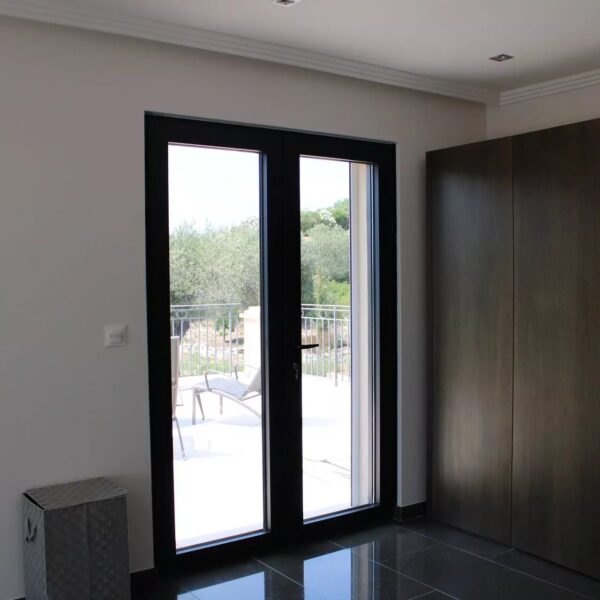 Villa Roquefort-les-Pins: 5 bedrooms, infinity pool, panoramic sea view