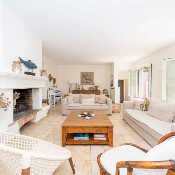 Antibes: 4-bedroom villa with swimming pool and sea view