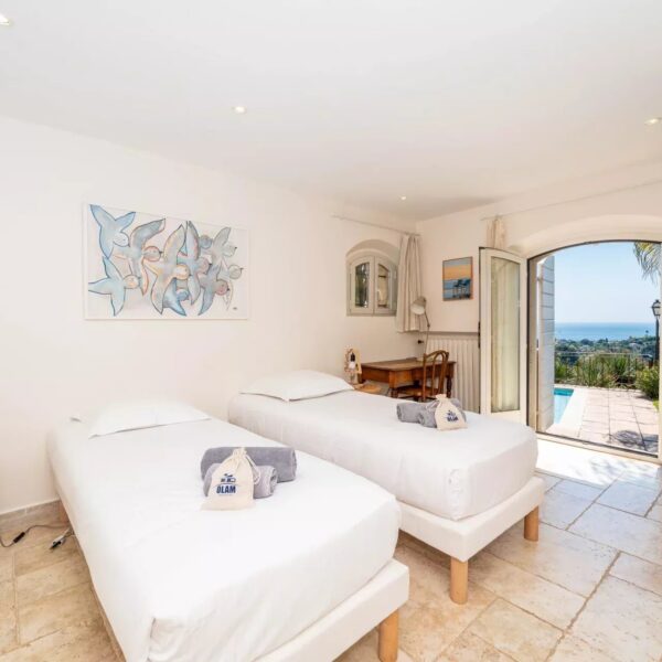 Antibes : villa 4 chambres avec piscine et vue mer